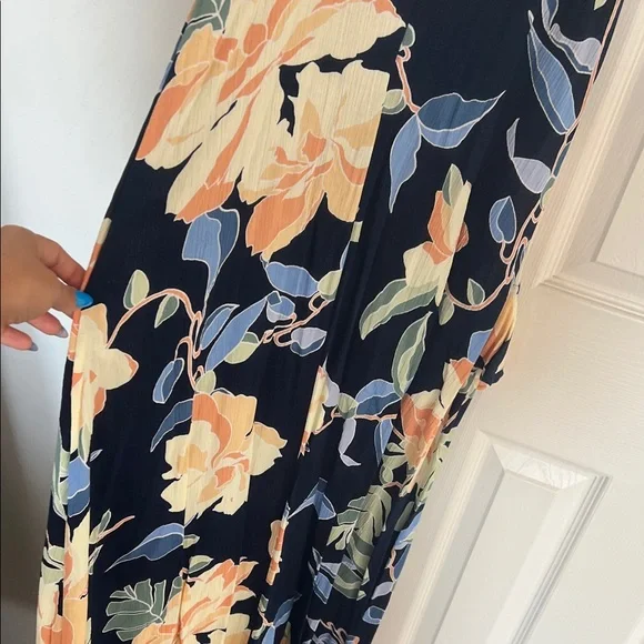 Elegant Floral Navy Maxi Dress - Picture 7 of 7